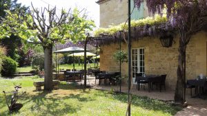 restaurant-les-pres-gaillardou-terrasse